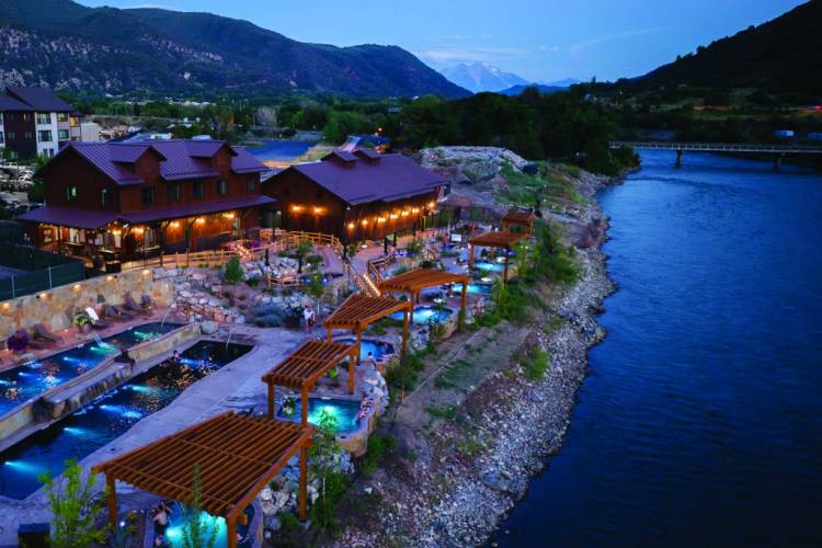Hot springs close to Aspen Colorado